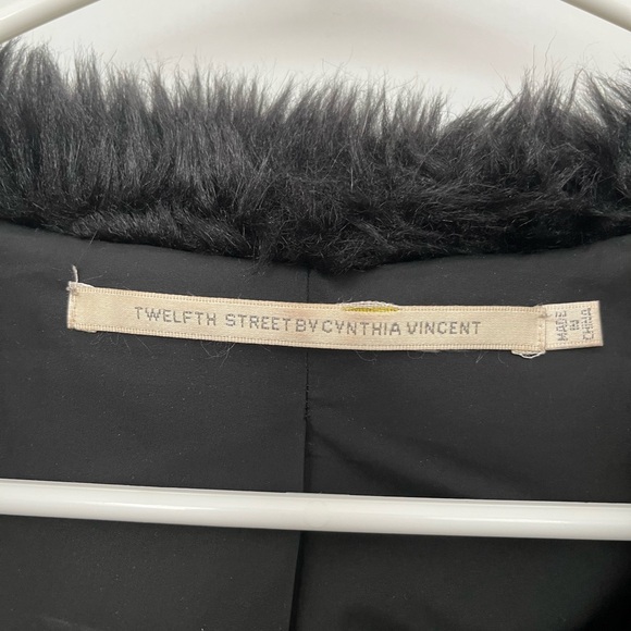 Faux fur cropped jacket with black and brown chevron pattern (Size L) - Picture 3 of 7